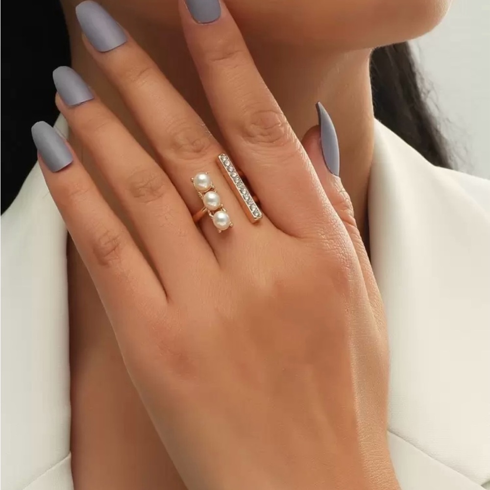Gold Tone Pearl and Crystal Ring